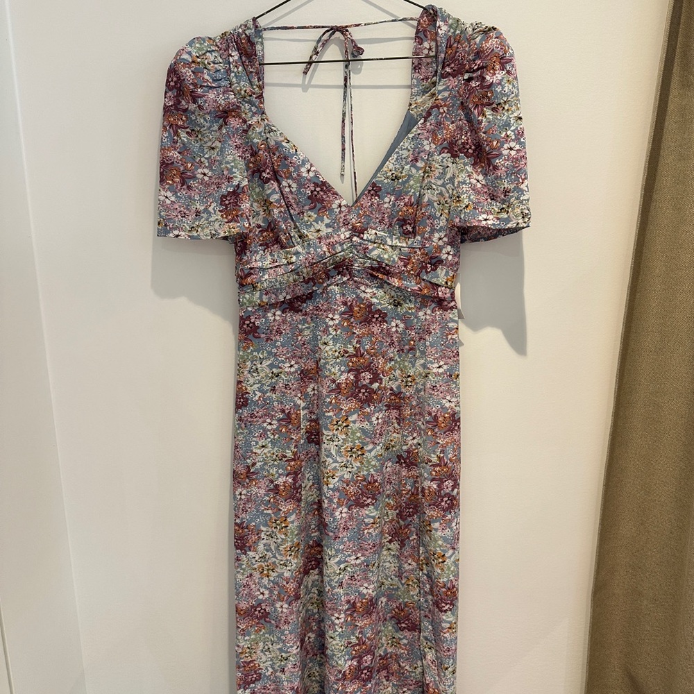 Chic Floral Midi Dress with V-Neck